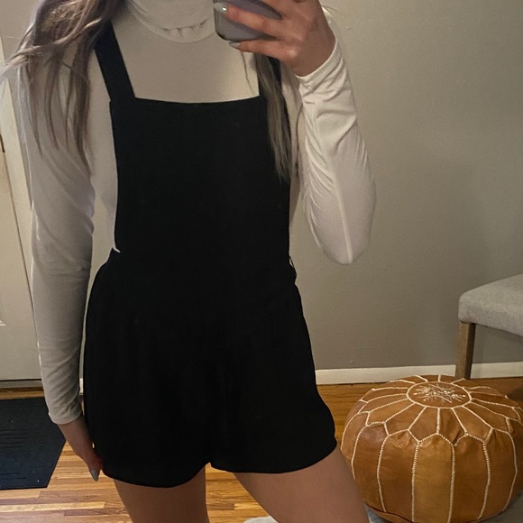 H&M Pants - NWT Black overalls size 4